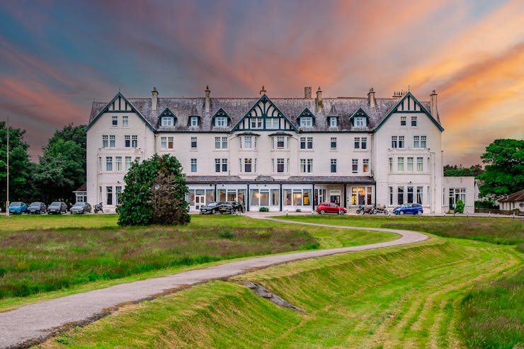 top 10 hotels and restaurants in the UK