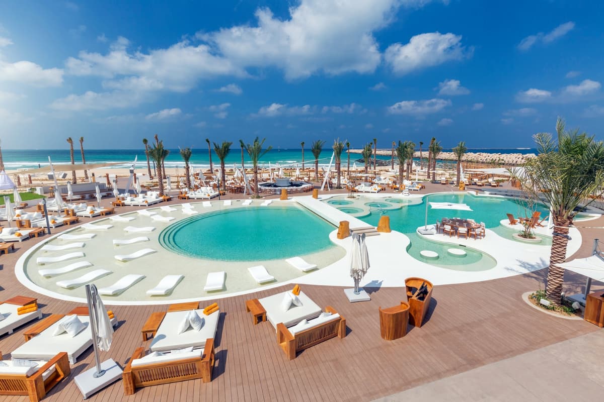 Top Beach Clubs in Dubai With Private Pools & Cabana Rentals